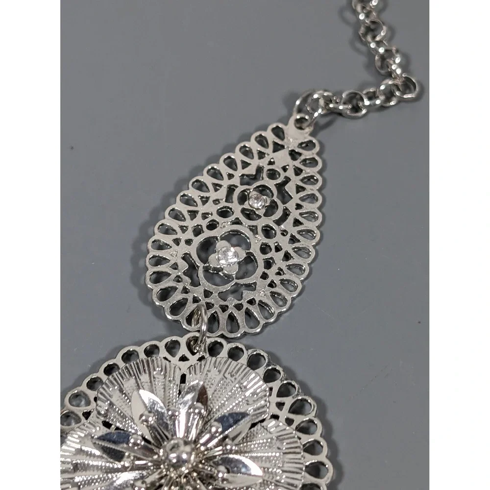Charming Charlie Silver Tone‎ Flower Statement Bib Necklace Metal Floral 21